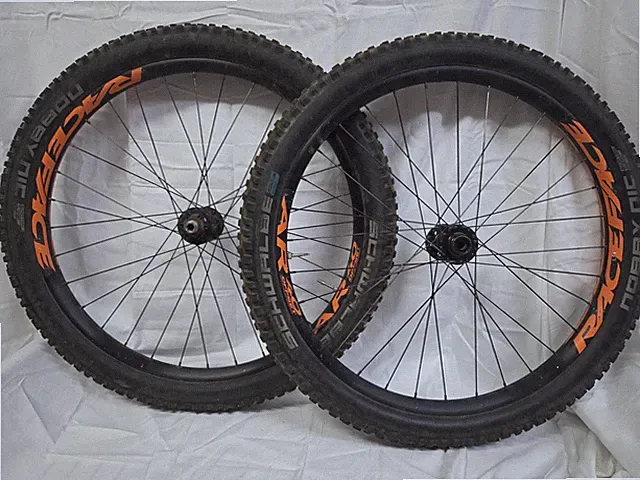Race Face AR 40 Offset 4.5mm Mountain Bike Tire Set- VERY GOOD!