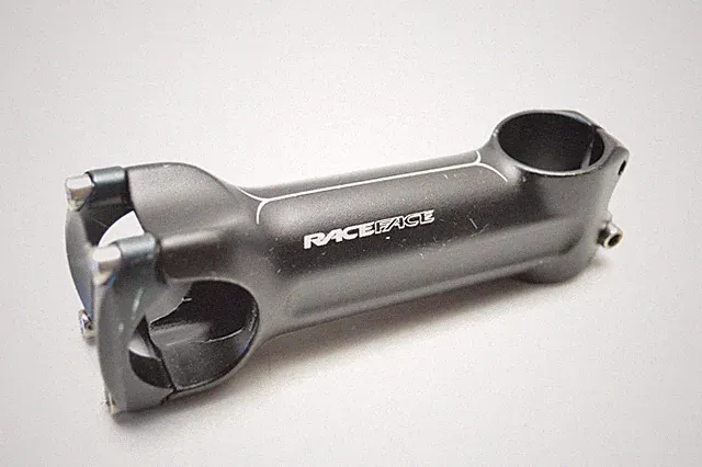 RACE FACE CADENCE BICYCLE 1 1/8 THREADLESS 110 MM REACH 9 DEG STEM 31.8 MM CLAMP