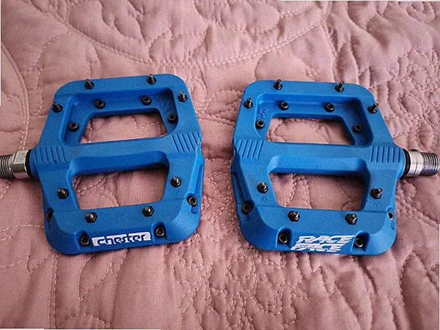 RACE FACE - CHESTER PLATFORM MOUNTAIN BIKE PEDALS - 9/16" - TEAL