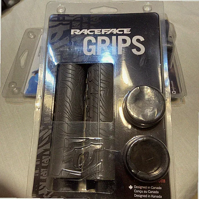 Race Face Half Nelson Lock-On Grips Grey AC990062 New-in-package ￼