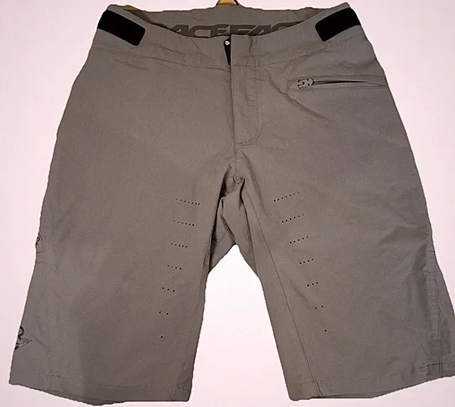 Race Face Men’s Small Stretch Cargo Mountain Biking Shorts Gray