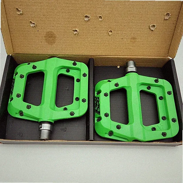 RaceFace Chester Composite Platform Pedals Green 2016 Model - OPEN PACKAGE
