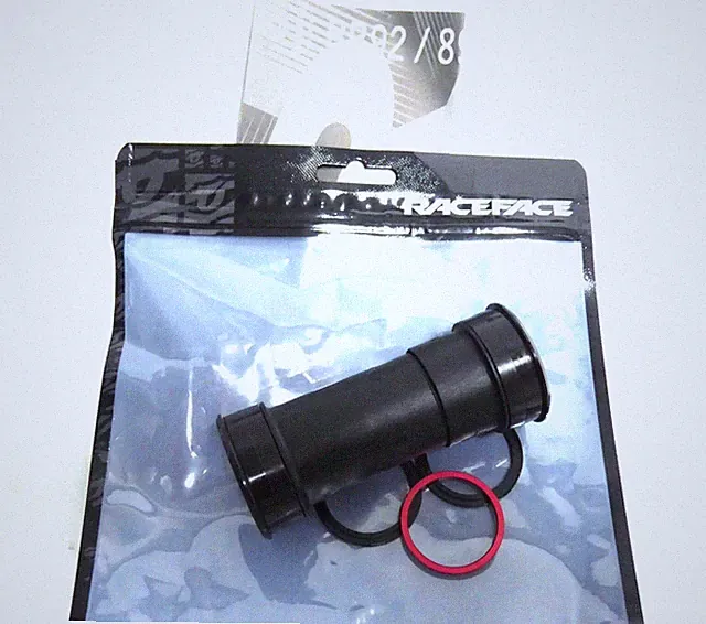 RaceFace CINCH BB92 Bottom Bracket - 92mm x 41mm, For 30mm Spindle