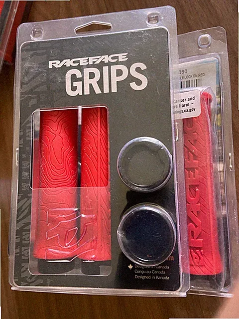 RaceFace Half Nelson Grips - Red, Lock-On (NEW-IN PKG) AC990060